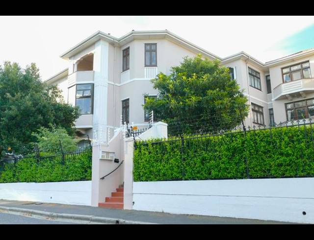 2 BEDROOM APARTMENT FOR SALE IN RONDEBOSCH